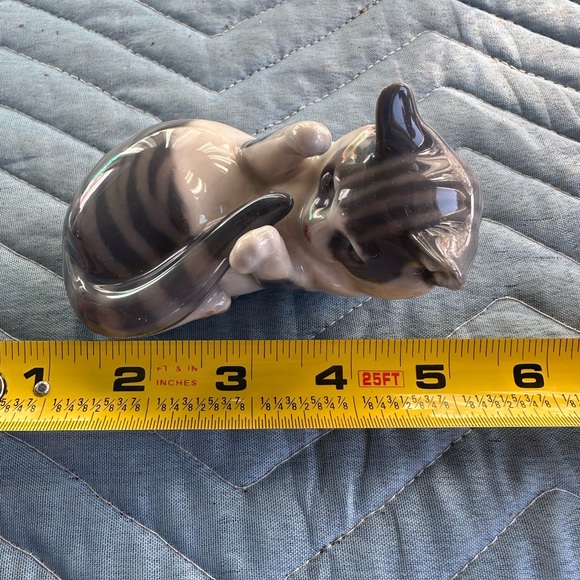 Royal Copenhagen Figurine No. 727 Playing Cat - Picture 3 of 4